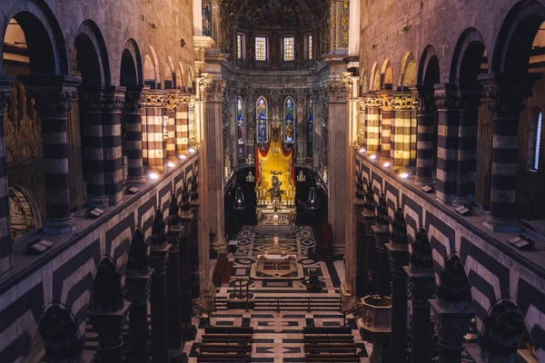 Wnętrze Cattedrale di San Lorenzo i katedry św. — Zdjęcie stockowe
