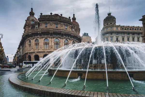 Fountain on Piazza de Ferrari - city main square in the heart of Genoa, Italy — Stock Photo, Image