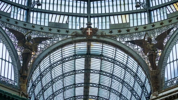 意大利那不勒斯-2018年11月5日-公共购物廊翁贝托一世广场, 那不勒斯的公共购物廊及其内部 — 图库照片