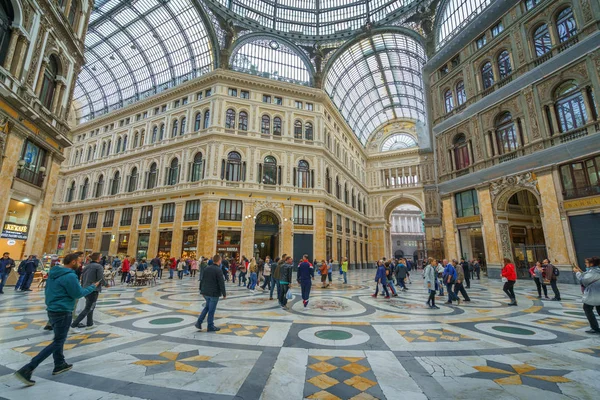 NAPLES, ITALY - 05 NOVEMBER, 2018 - Galleria Umberto I, a public shopping gallery in Napoli and its interiors — Stock Photo, Image