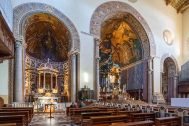 Messina, Italya-06 Kasım 2018-Messina Duomo Katedrali ve Sicilya 'daki iç mekanları