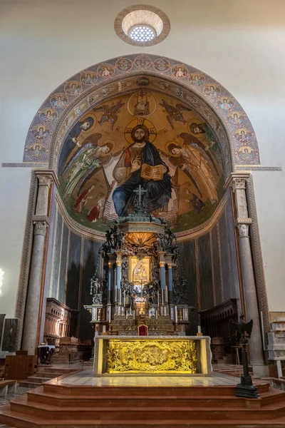 Messina, Włochy-06 listopada 2018-Mesyna Katedra Duomo i jego wnętrza na Sycylii Zdjęcia Stockowe bez tantiem