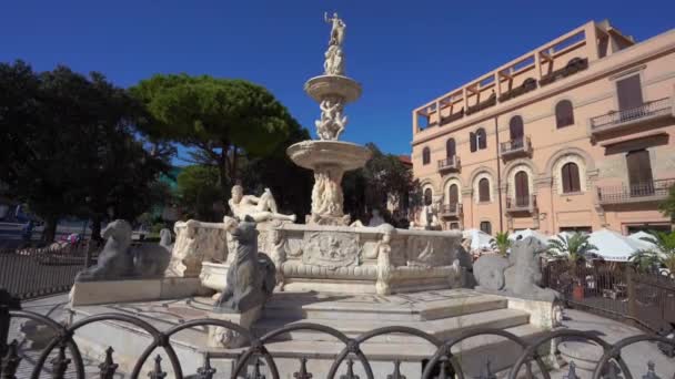 MESSINA, ITALY - NOVEMBER 06, 2018 - Messina Duomo Cathedral with astronomical clock and fountain of Orion in 4k — Stock Video