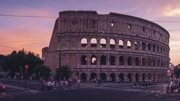 ROMA, ITALIA - 18 JUN, 2019 - Timelapse del Coliseo en Roma al amanecer en 4k — Vídeo de stock