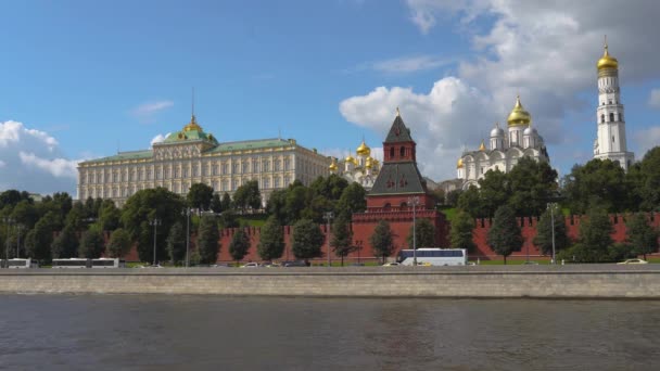 Kremlin from Moskva river in Moscow, Russia in 4k — Stock Video