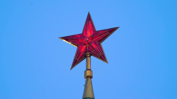 Rode ster van de Spasskaya toren van het Kremlin in Moskou, Rusland in 4k — Stockvideo