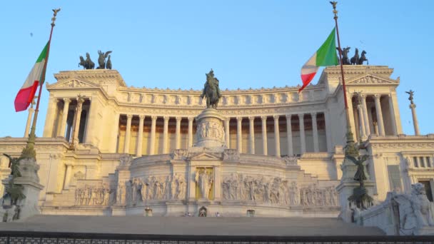 Roma 'daki Piazza Venezia' da Anavatan sunağı 4K 'da. — Stok video