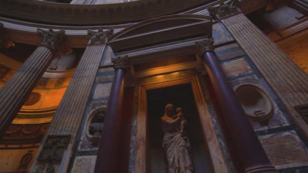 Interiéry a vnitřní pohled na Pantheon v Římě, Itálie v 4k — Stock video