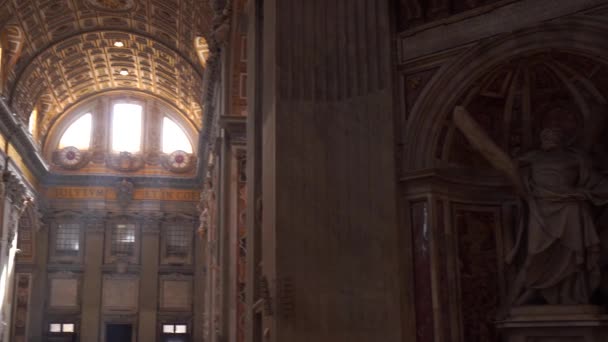 Interior de la Basílica de San Pedro en el Vaticano, Roma en 4k — Vídeo de stock