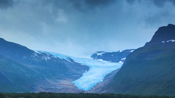 Timelapse du glacier Svartisen avec glace, montagnes et ciel en Norvège en 4k — Video