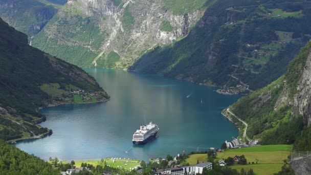 Geiranger fjord, Norsko. Krásná příroda Norsko přírodní krajina. — Stock video