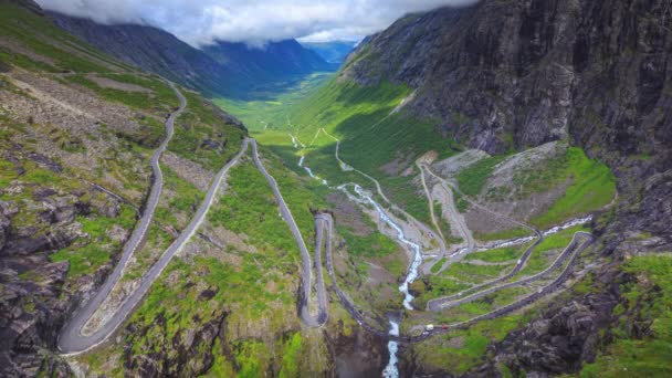 Trollstigen serpentine drogowego w Norwegii timelapse w 4k — Wideo stockowe