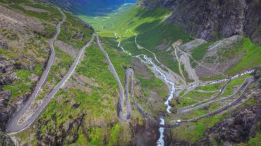 Norveç 'teki Trollstigen Serpentine Yolu 4K' da zaman ayarlı.