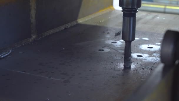 Wiertarka stalowa. Metalowe maszyny i narzędzia przemysłowe w 4k — Wideo stockowe