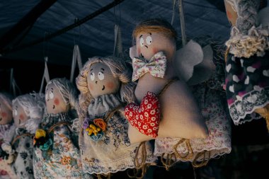 Çeşitli çocuk oyuncakları satılık.