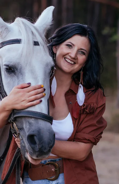 Ragazza Immagine Cowboy Con Cavallo Sul Prato Autunno — Foto Stock