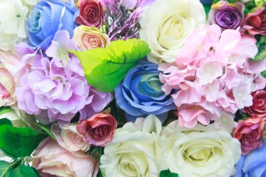 Arka plan için çok renkli sahte gül çiçek  