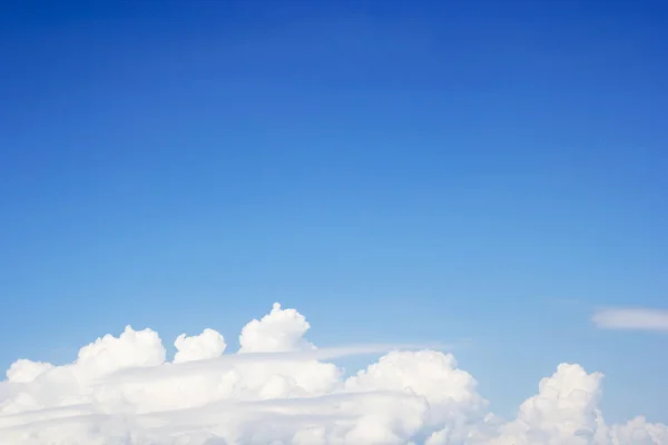 Fundo Céu Azul Nuvens Brancas Foco Suave Espaço Cópia — Fotografia de Stock