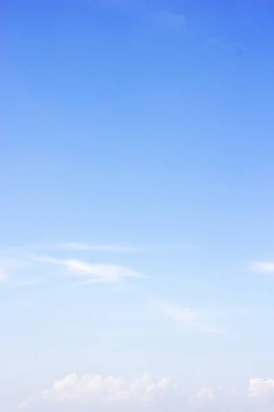 Sfondo Soffice Cielo Blu Nuvole Bianche Fuoco Morbido Copiare Spazio — Foto Stock