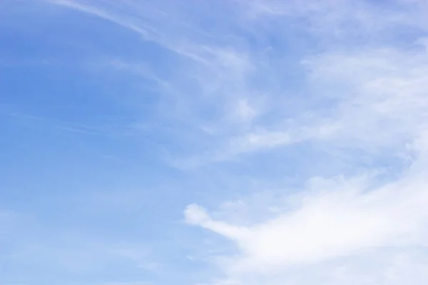 Fluffy Blue Sky Background White Clouds Soft Focus Copy Space — Stock Photo, Image