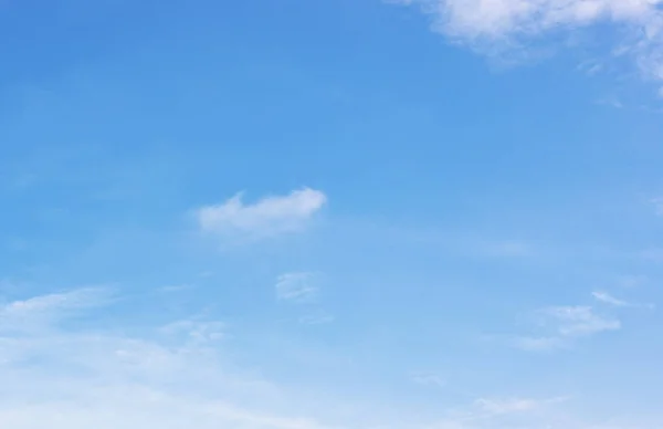 Blue sky background and white clouds soft focus, and copy space — Stock Photo, Image