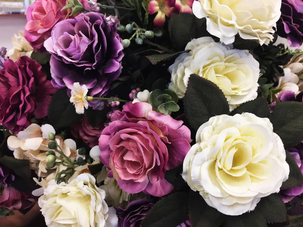 Arka plan için sahte güller çiçek.