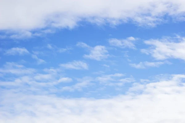 Blue sky background and white clouds soft focus, and copy space — Stock Photo, Image