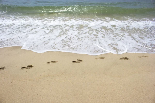 Pegadas na praia — Fotografia de Stock