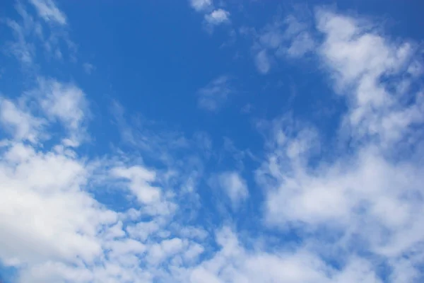 Fundo Céu Azul Nuvens Brancas Foco Suave Espaço Cópia — Fotografia de Stock