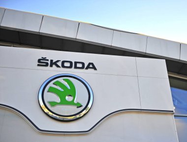 Moskova, Rusya - 10 Mayıs 2018: Logosu Skoda auto center üzerinde 10 Mayıs 2018. 