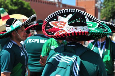 Moskova, Rusya - 17 Haziran: Hayranları Meksika Millî Futbol Takımı sokakta, Moskova, Rusya üzerinde 17 Haziran 2018.