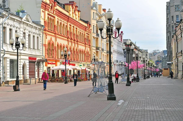 Moscow Rússia Maio Vista Rua Comercial Pedestres Arbat Moscou Maio — Fotografia de Stock