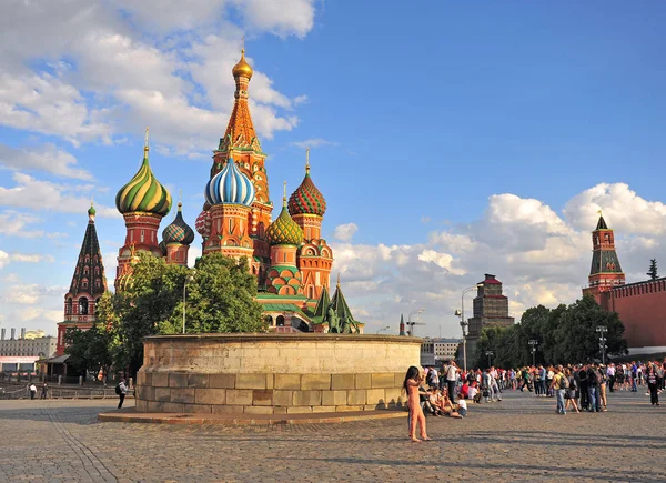 Moscow Russia June Tourists Walking Red Square Moscow June 2018 — Stock Photo, Image