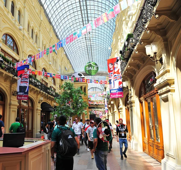 Moscow Russia June Football Fans Gum Department Store Moscow Russia — Stock Photo, Image