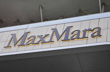 Moskova, Rusya - Mayıs 02: Logo Max Mara amiral gemisi mağaza, 2 Mayıs 2018 Moskova. Max Mara dünya çapında İtalyan moda markasıdır.