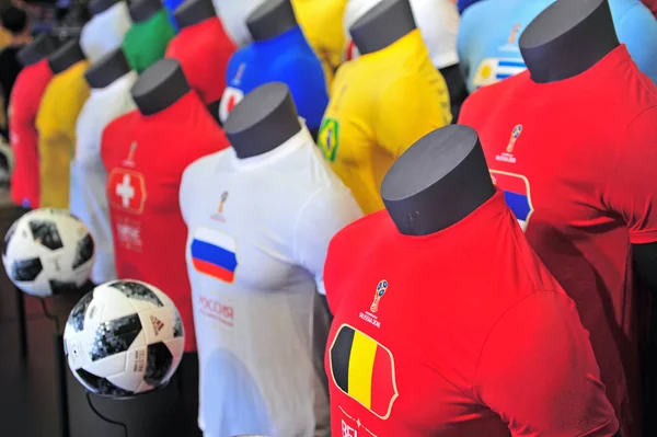 莫斯科 俄罗斯 6月22日 足球衫在正式国际足联世界杯俄罗斯2018店 莫斯科在2018年6月22日 — 图库照片
