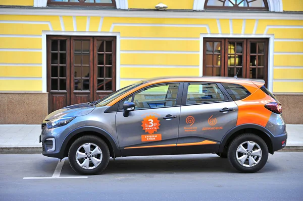 Moscow Russia July Carsharing Service Vehicle Parked Street Moscow July — Stock Photo, Image