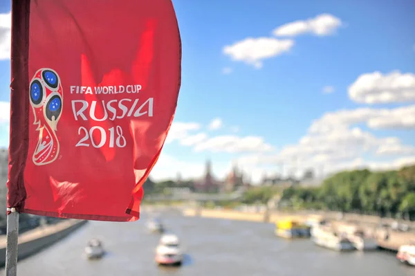 俄罗斯莫斯科 7月02日 国际足联世界杯俄罗斯标志2018在天空 莫斯科在2018年7月2日 — 图库照片