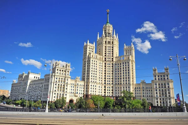 Moskova, Rusya - Temmuz 02: Stalin İmparatorluğu mimari tarzı, Moskova, Rusya tarihinde 2 Temmuz 2018 binada görünümünü.