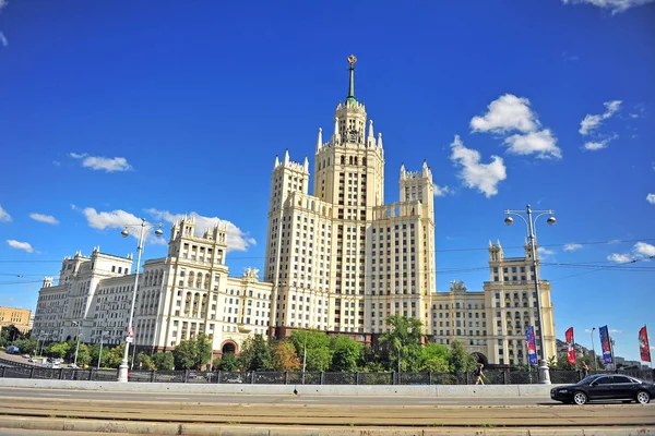 Moskova, Rusya - Temmuz 02: Stalin İmparatorluğu mimari tarzı, Moskova, Rusya tarihinde 2 Temmuz 2018 binada görünümünü.