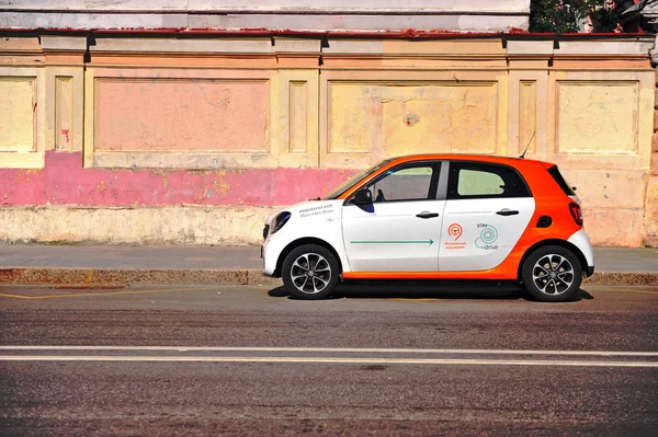 Moscow Russia July Carsharing Service Vehicle Parked Street Moscow July — Stock Photo, Image
