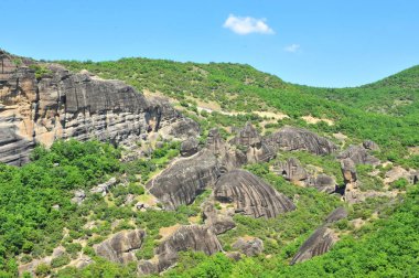 Kaya oluşumu yakınındaki Meteora Manastırı, Yunanistan