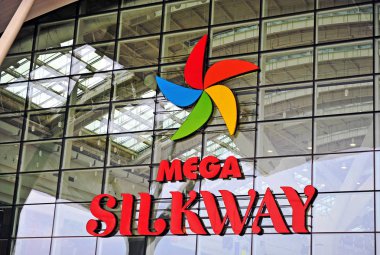 Astana, Kazakistan - Eylül 09: Logo mega Silkway Alışveriş Merkezi, Astana tarihinde 9 Eylül 2017.