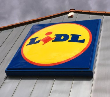 Terchova, Slovakya - 29 Eylül: Lidl Logo süpermarket mağaza önünde üzerinde 29 Eylül 2018 üzerinde.