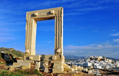 Naxos şehir, Kiklad Adaları, Yunanistan doğal görünümünü. Yaz yatay, Apollon Tapınağı