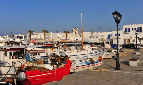 2018 日にギリシャ パロス島のナウサ リゾートのカマリ ギリシャ フィッシャー ボート — ストック写真