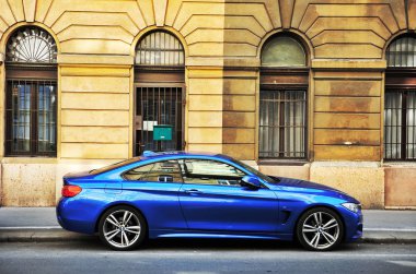 Budapeşte, Macaristan - 21 Eylül: Bmw coupe 3 araba Budapeşte üzerinde 21 Eylül 2018 sokak.