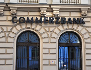 Budapeşte, Macaristan - 21 Eylül: Logo Commerzbank Budapeşte üzerinde 21 Eylül 2018 sokak.
