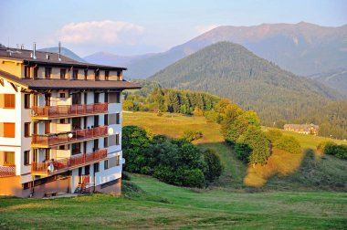 Donovaly Vadisi günbatımı, Tatras dağlar, Slovakya üzerinde görünümünü