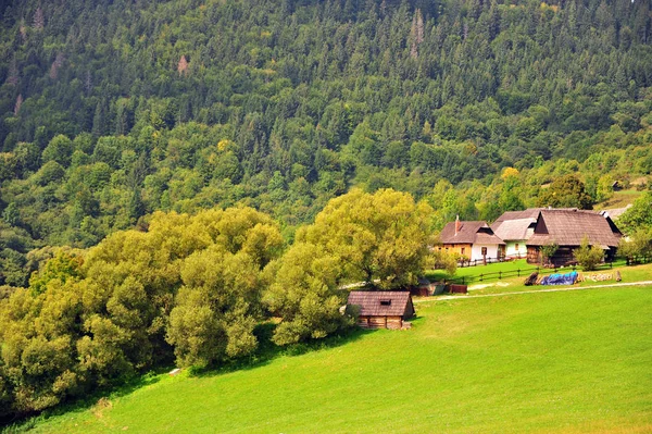 Vista Vlkolinec Bela Aldeia Nas Montanhas Eslováquia — Fotografia de Stock